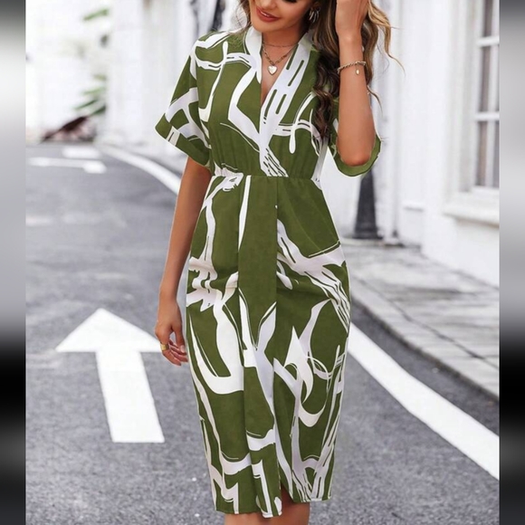 Shein Graphic Print, Batwing Sleeve, Ruched Front Dress - Picture 2 of 6